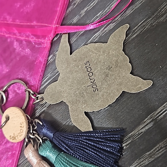 Sakroots Sea Turtle Key Chain - Picture 3 of 3